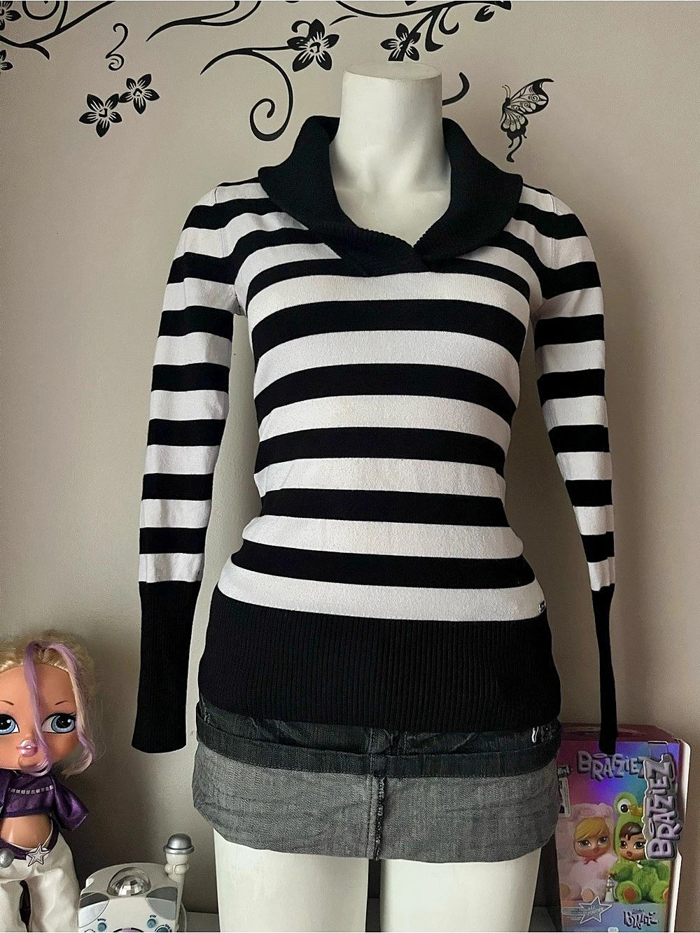 Guess Striped Cowl Neck Sweater in Black & White Size Medium